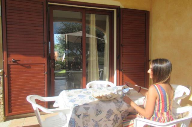 Appartamento Casa Alice Budoni Esterno foto
